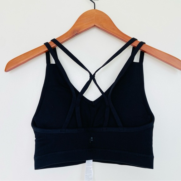 Fabletics Low Impact Seamless Strappy Bra Black - Picture 5 of 9